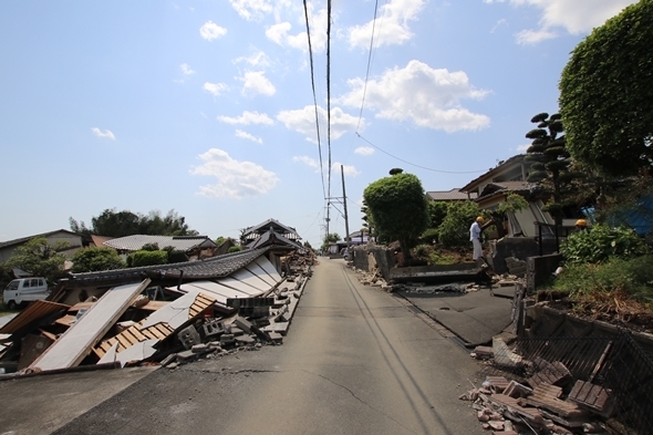 被害が最もひどかった国道28号線の南側。被害がない家の方が少なかった。（リスク対策.com 提供写真）